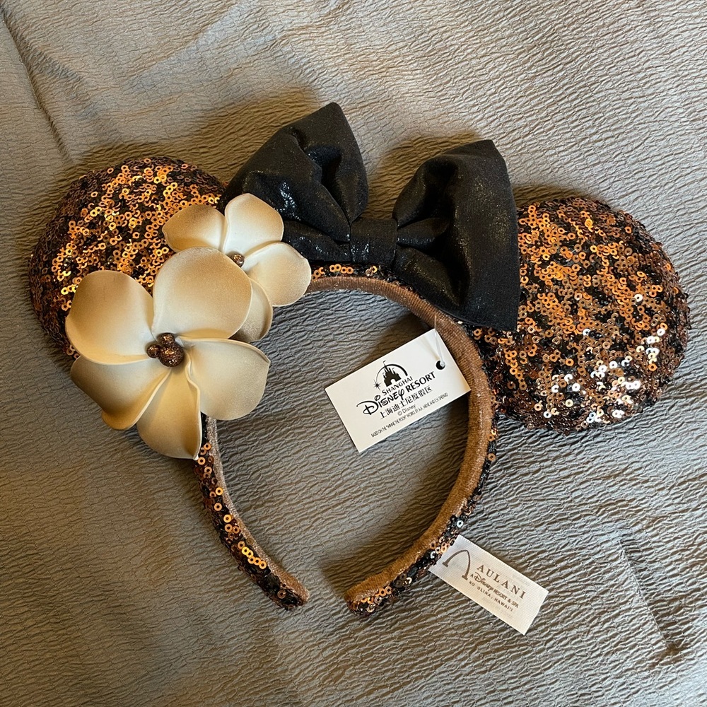 NWT Authentic Disney Parks Aulani Ears